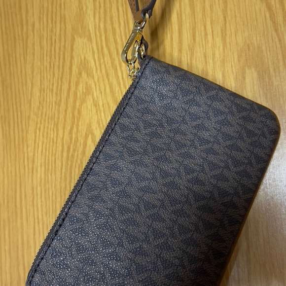 Pretty brown clutch - Picture 3 of 4